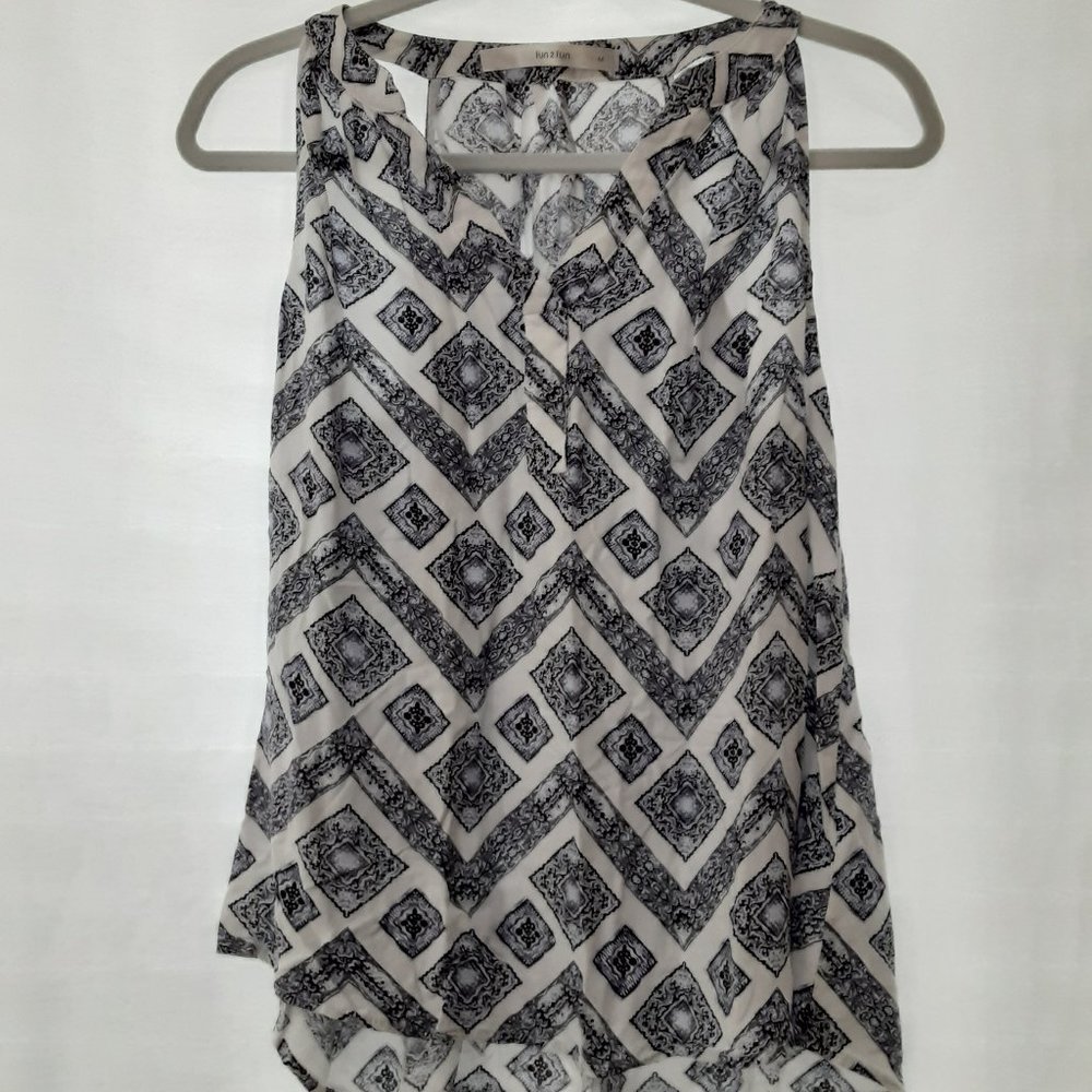 Fun 2 Fun Blue & White Sleeveless Patterned Blouse (M)